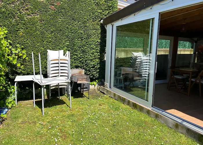 En Con Jardin Rum i privatbostad Boó de Piélagos